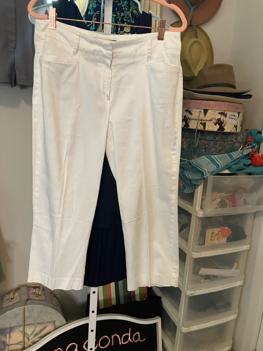 Sharagano White Cropped Dress Pants